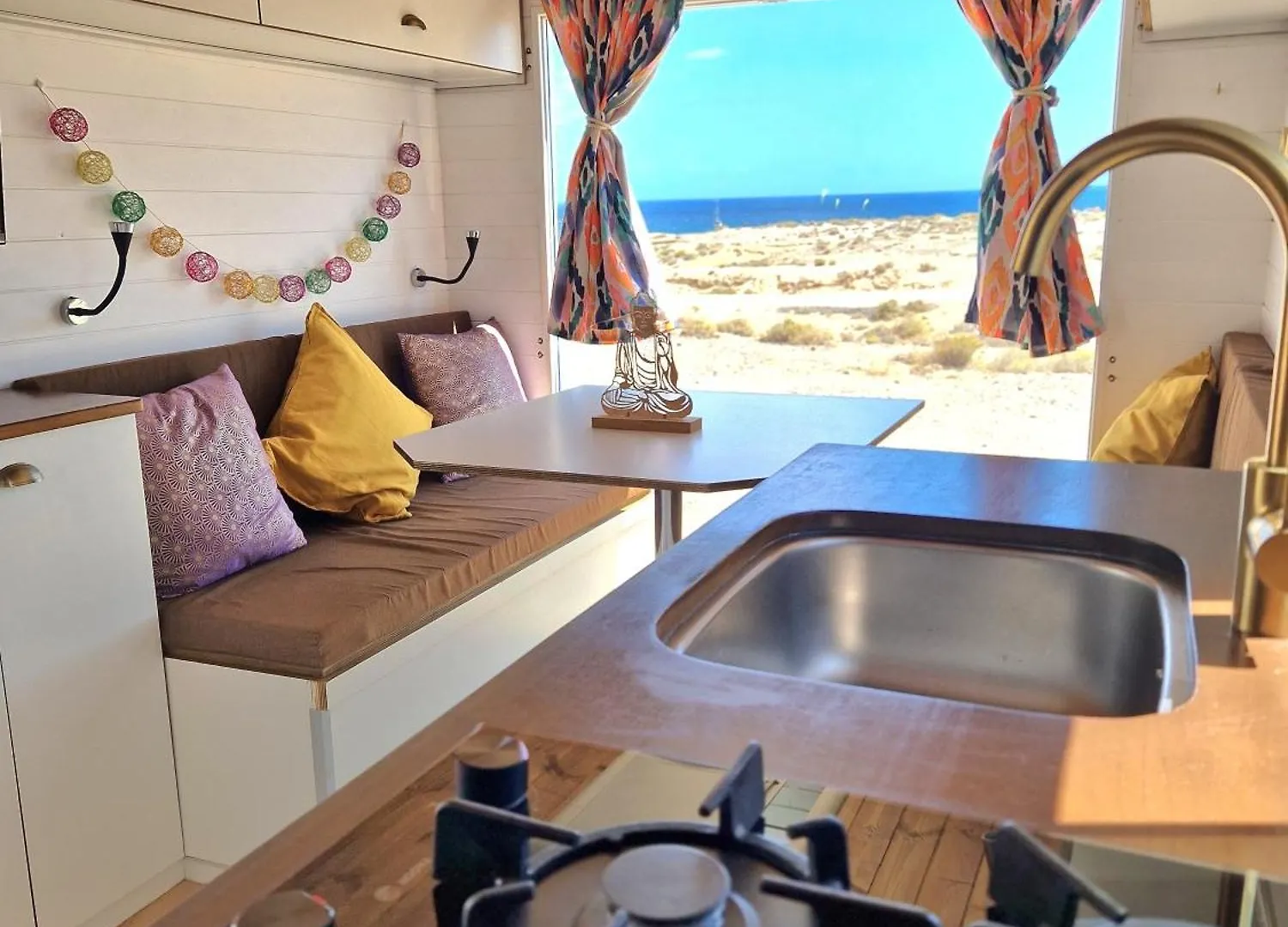 Camper Estatico Solo Para Alojar En El Frente Del Mar Otel La Tejita