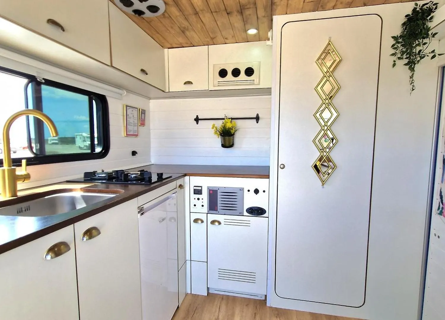 Camper Estatico Solo Para Alojar En El Frente Del Mar Otel La Tejita